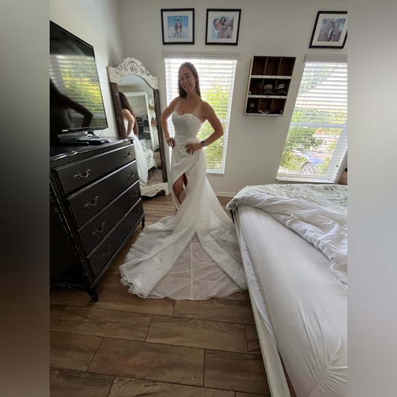 Wedding dress - Picture 4 of 10